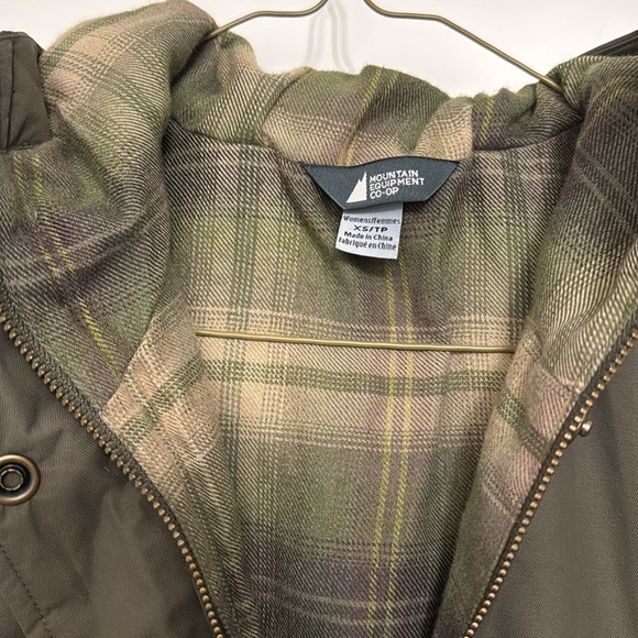 MEC Sendrine Hoody Jacket.
Zippered with button cover.
Extra Small - Picture 2 of 3